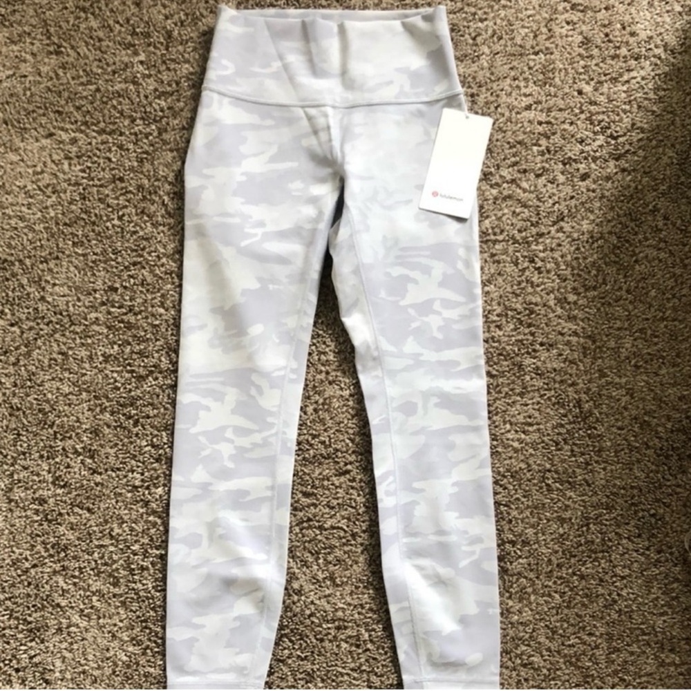 NWT Lululemon Wunder Under HR
Tight 25"